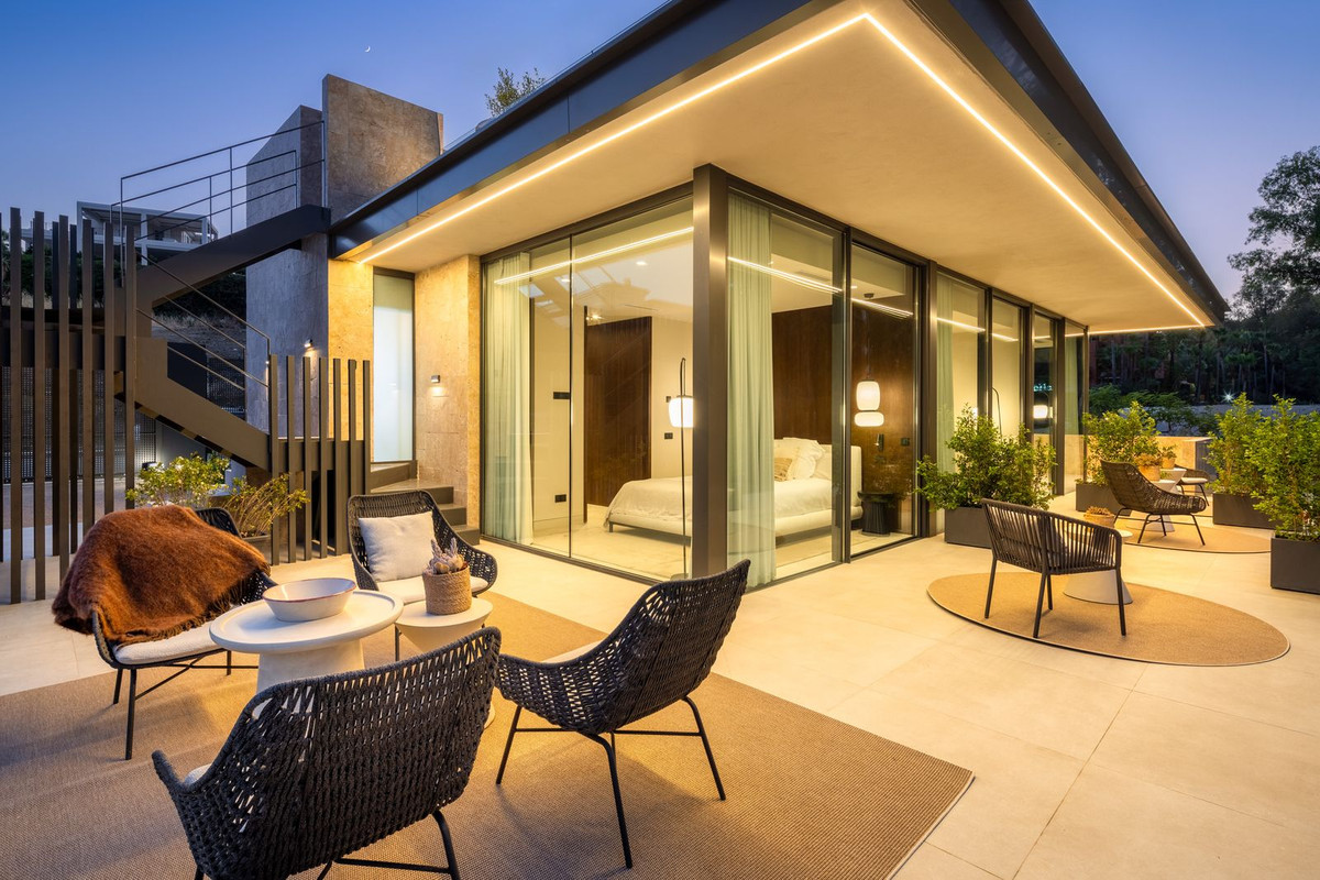 6 Bed, 5 Bath, HouseFor Sale, Nueva Andalucia, Malaga