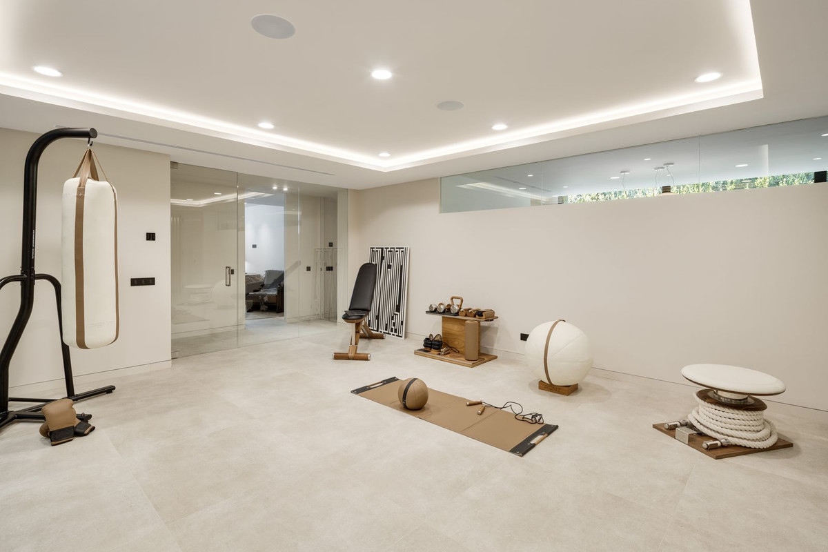 6 Bed, 5 Bath, HouseFor Sale, Nueva Andalucia, Malaga