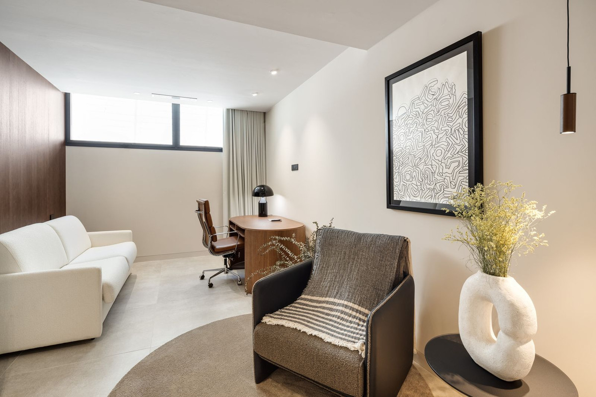 6 Bed, 5 Bath, HouseFor Sale, Nueva Andalucia, Malaga