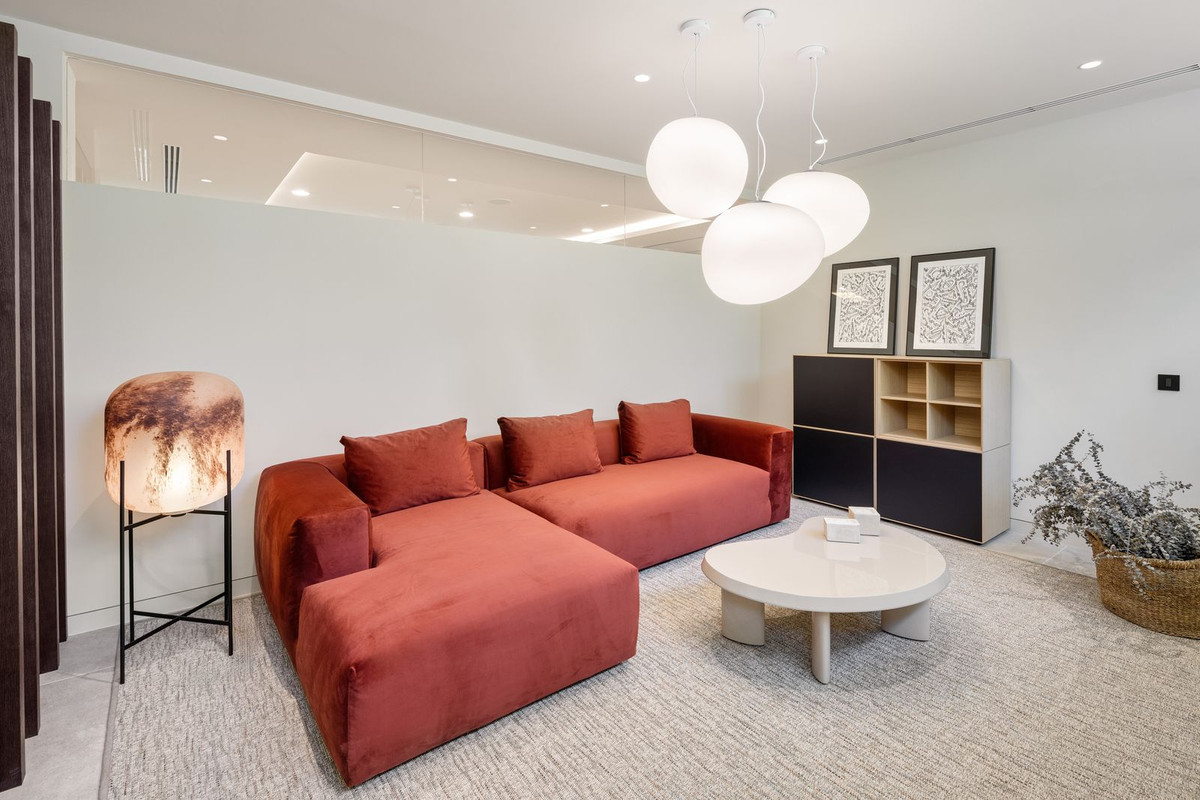 6 Bed, 5 Bath, HouseFor Sale, Nueva Andalucia, Malaga