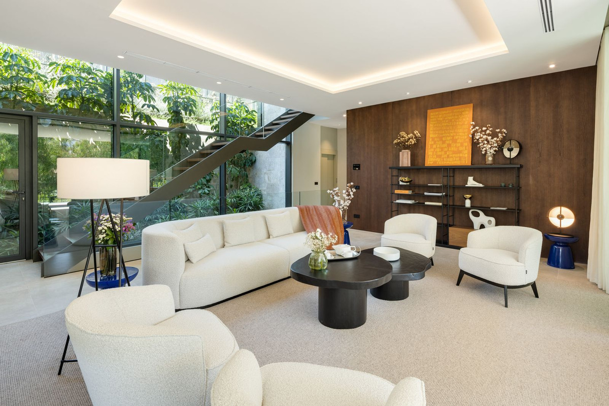 6 Bed, 5 Bath, HouseFor Sale, Nueva Andalucia, Malaga