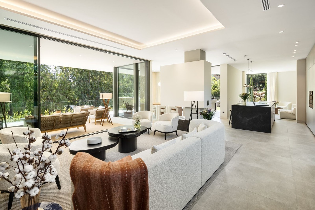 6 Bed, 5 Bath, HouseFor Sale, Nueva Andalucia, Malaga