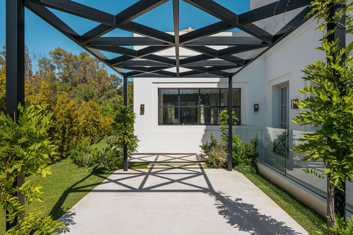 4 Bed, 5 Bath, HouseFor Sale, Nueva Andalucia, Malaga