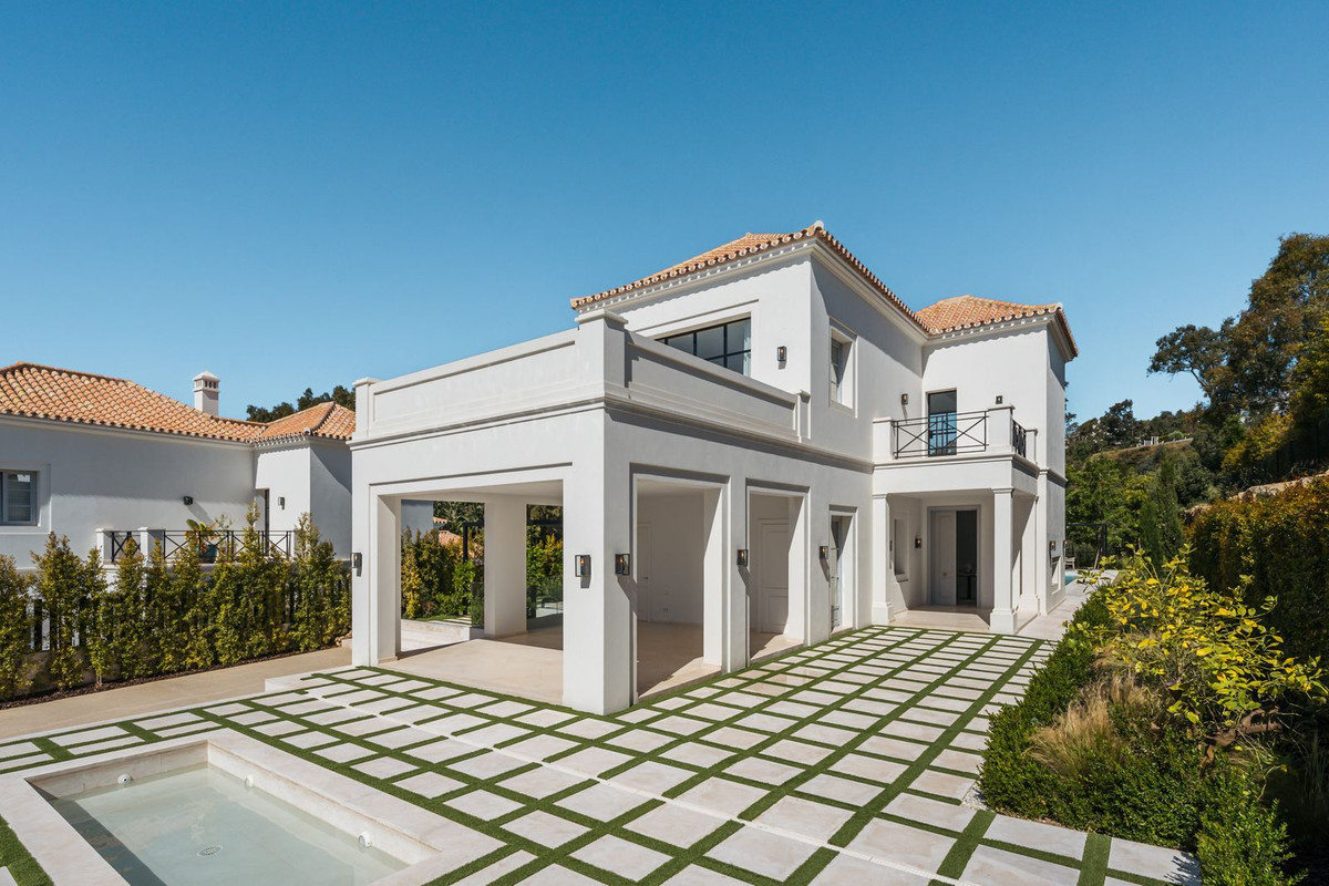 4 Bed, 5 Bath, HouseFor Sale, Nueva Andalucia, Malaga