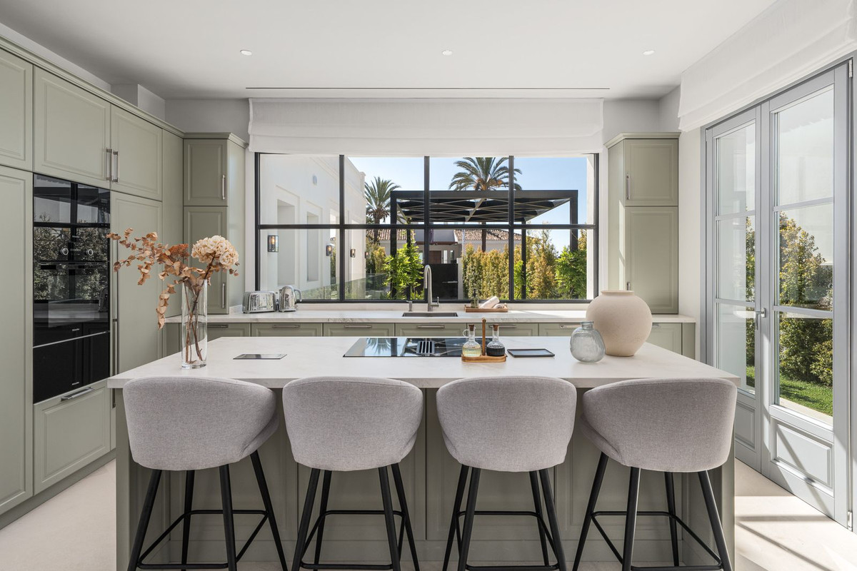 4 Bed, 5 Bath, HouseFor Sale, Nueva Andalucia, Malaga