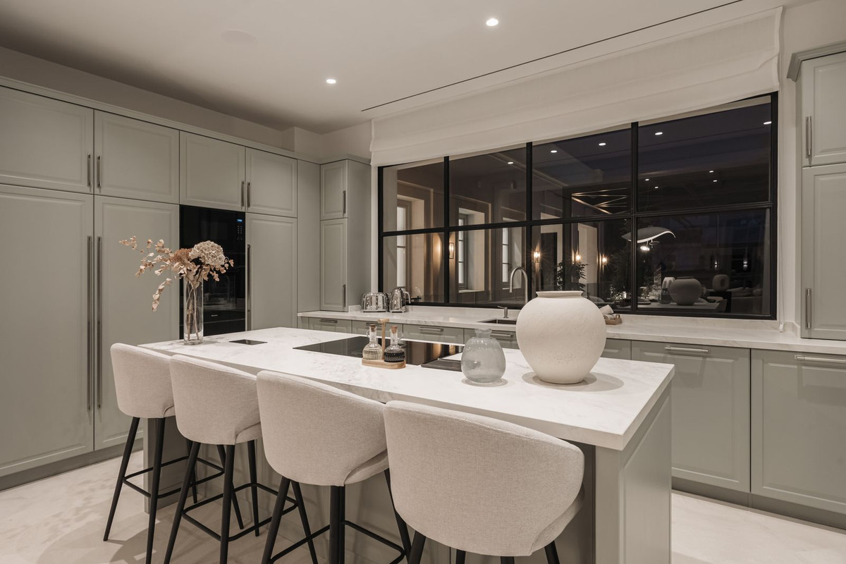 4 Bed, 5 Bath, HouseFor Sale, Nueva Andalucia, Malaga