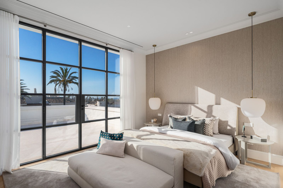 4 Bed, 5 Bath, HouseFor Sale, Nueva Andalucia, Malaga