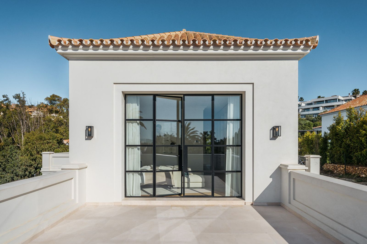4 Bed, 5 Bath, HouseFor Sale, Nueva Andalucia, Malaga
