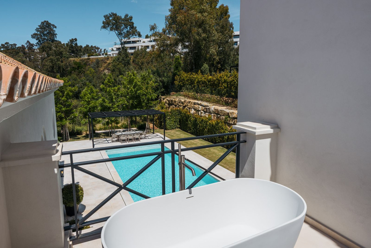 4 Bed, 5 Bath, HouseFor Sale, Nueva Andalucia, Malaga