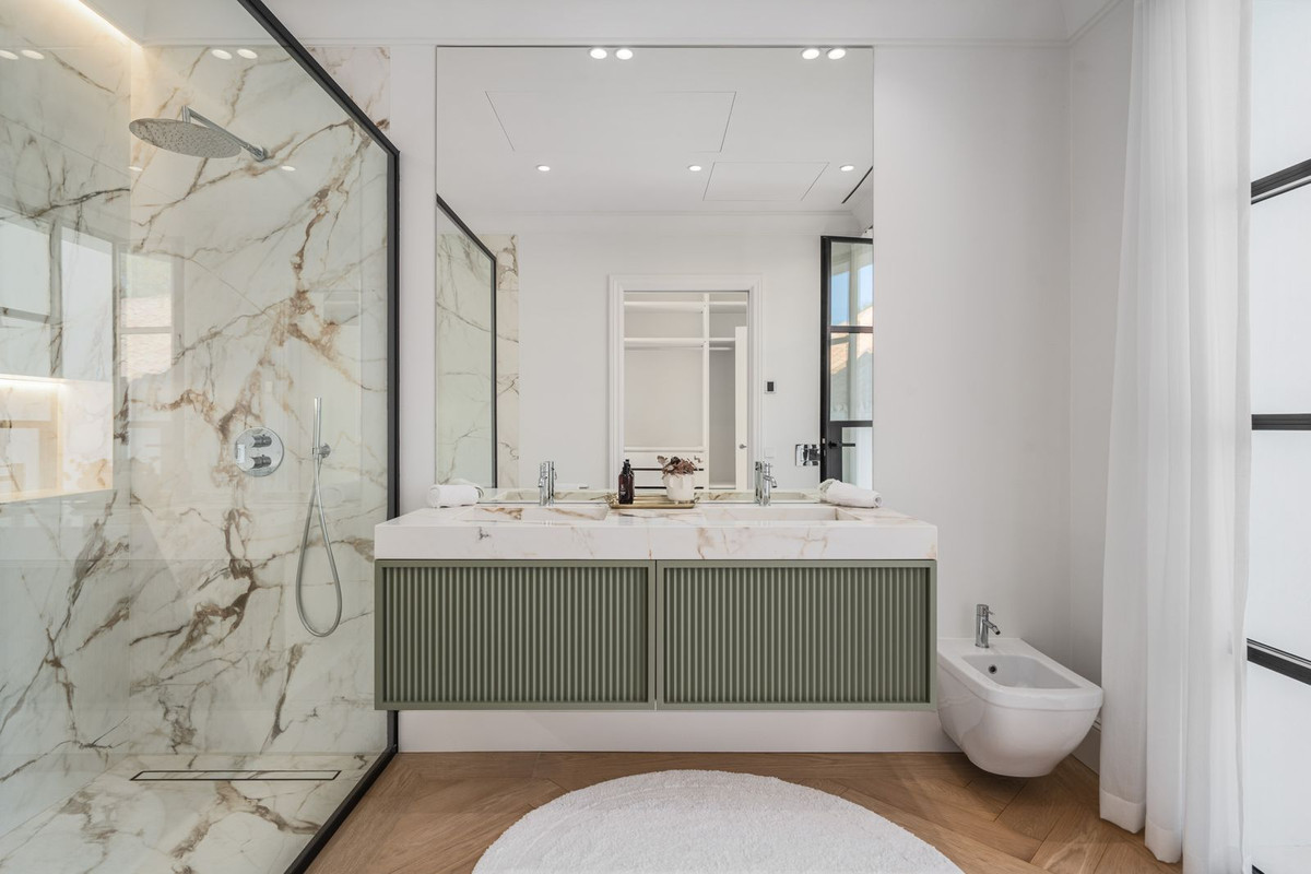 4 Bed, 5 Bath, HouseFor Sale, Nueva Andalucia, Malaga