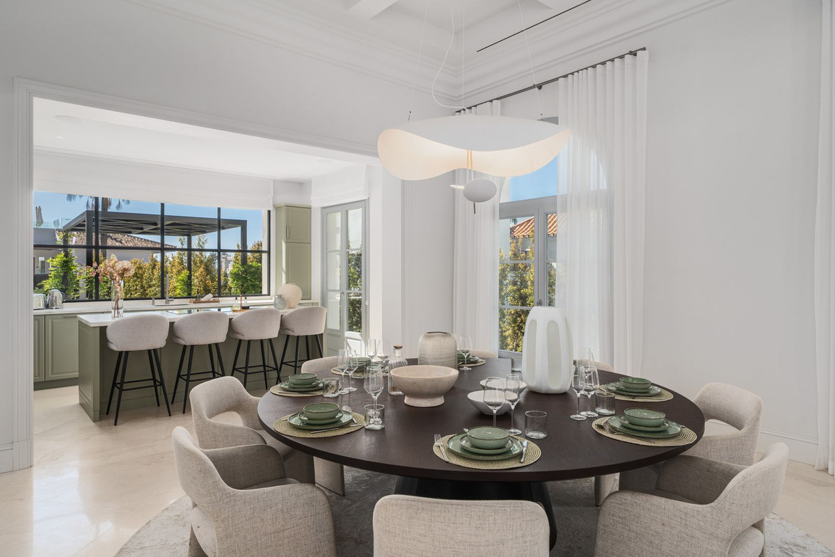 4 Bed, 5 Bath, HouseFor Sale, Nueva Andalucia, Malaga