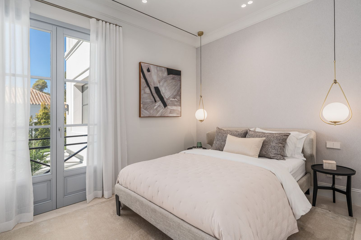 4 Bed, 5 Bath, HouseFor Sale, Nueva Andalucia, Malaga