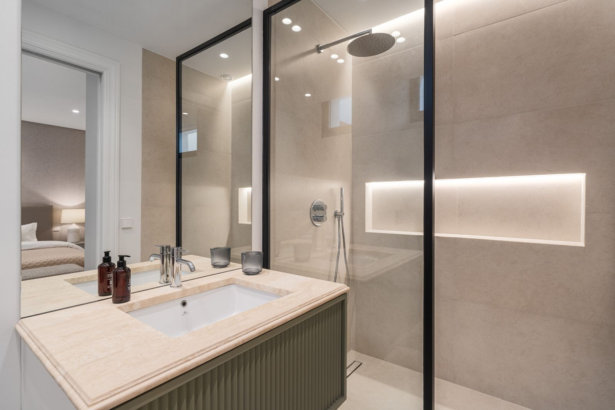 4 Bed, 5 Bath, HouseFor Sale, Nueva Andalucia, Malaga