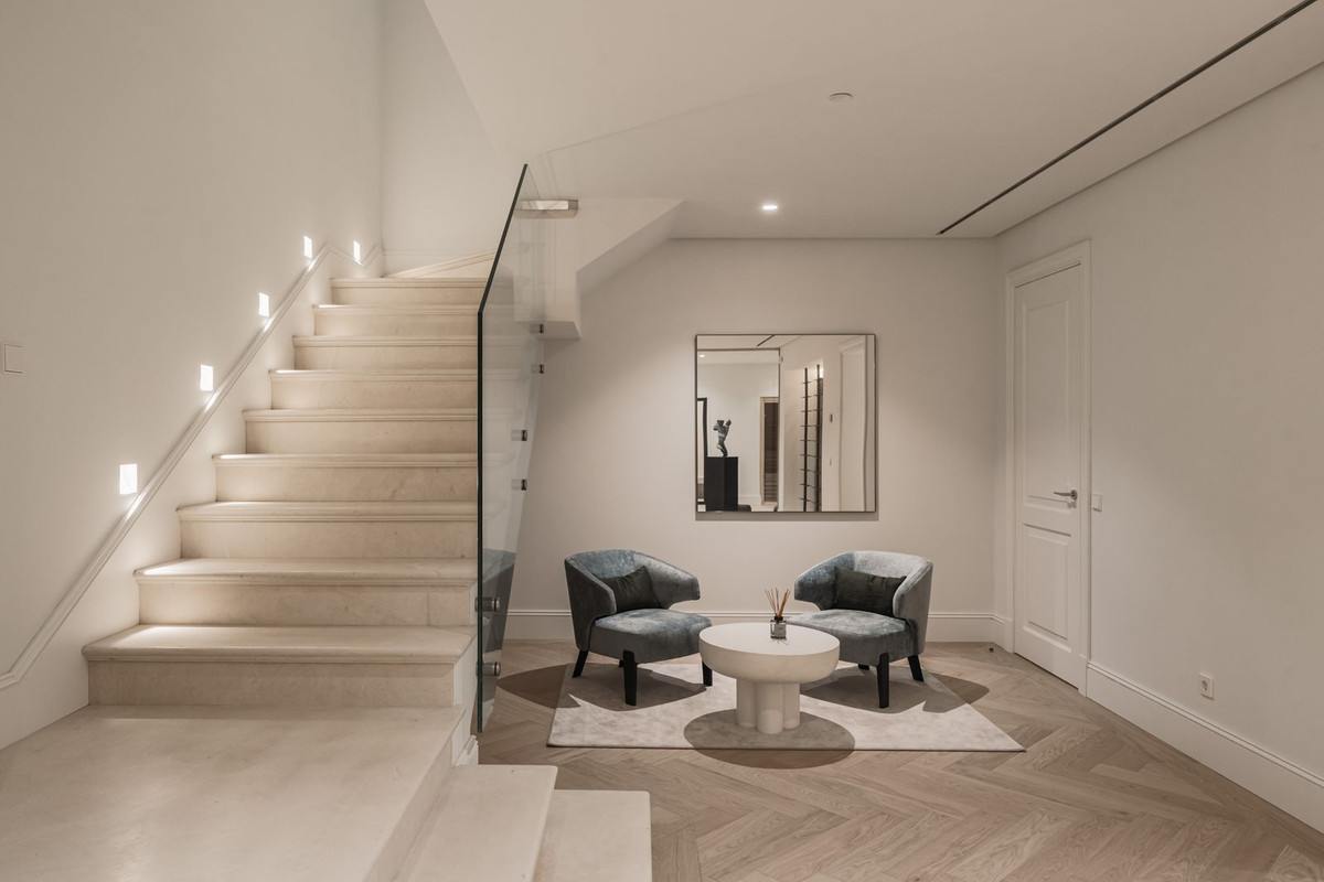 4 Bed, 5 Bath, HouseFor Sale, Nueva Andalucia, Malaga