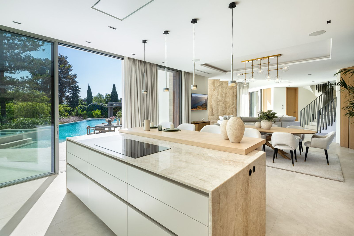 5 Bed, 6 Bath, HouseFor Sale, Las Brisas, Malaga