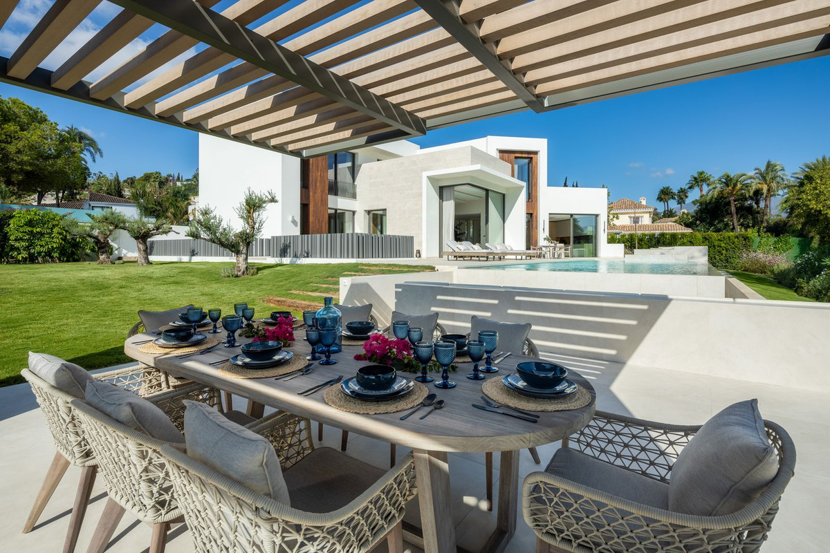 5 Bed, 6 Bath, HouseFor Sale, Las Brisas, Malaga