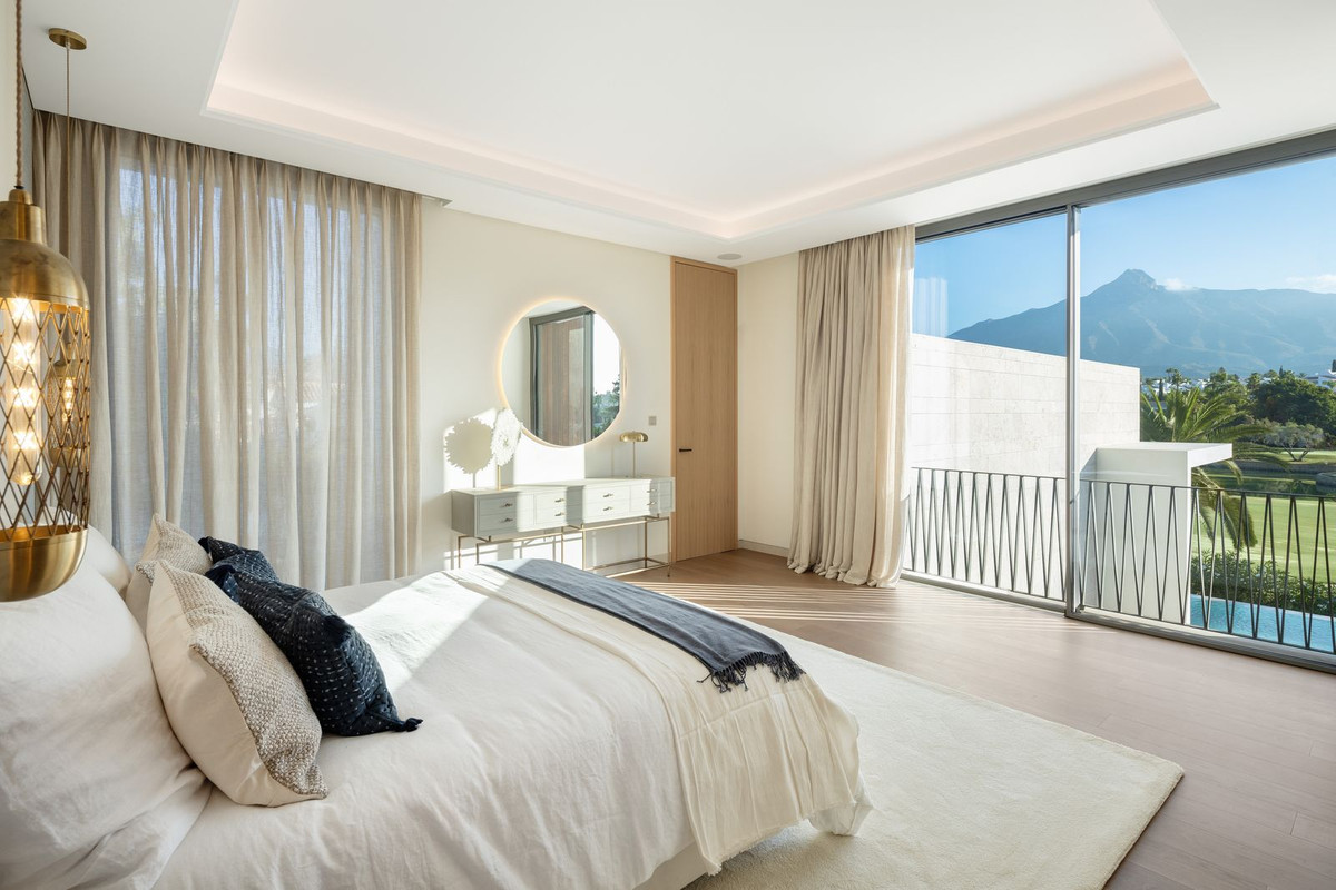 5 Bed, 6 Bath, HouseFor Sale, Las Brisas, Malaga