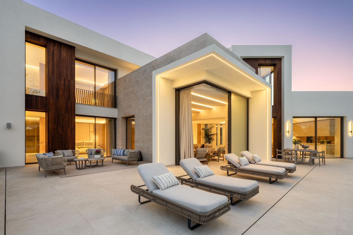 5 Bed, 6 Bath, HouseFor Sale, Las Brisas, Malaga