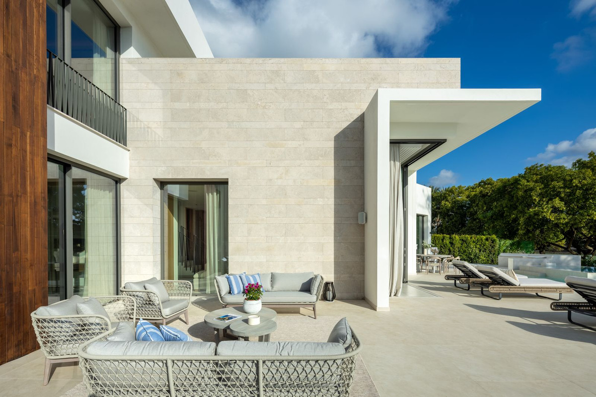 5 Bed, 6 Bath, HouseFor Sale, Las Brisas, Malaga