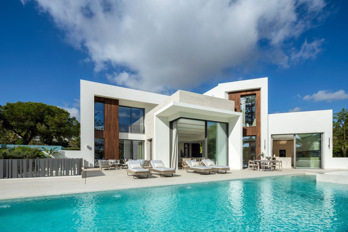 5 Bed, 6 Bath, HouseFor Sale, Las Brisas, Malaga