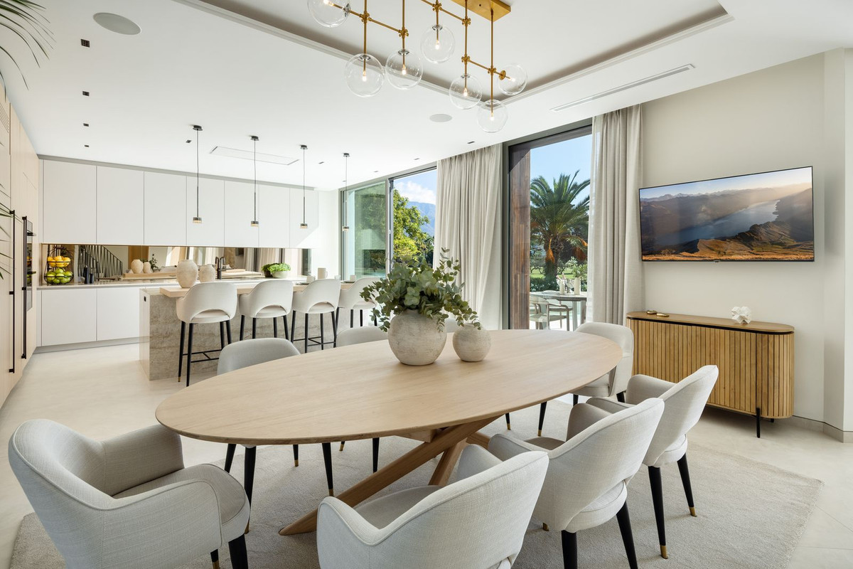 5 Bed, 6 Bath, HouseFor Sale, Las Brisas, Malaga