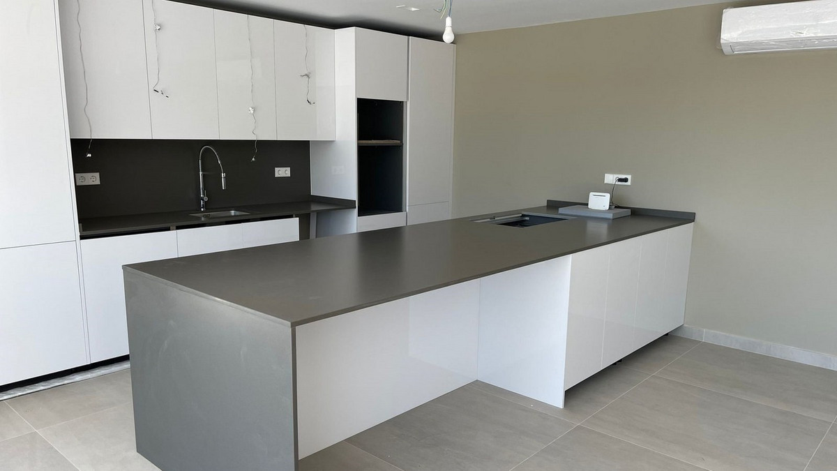 3 Bed, 2 Bath, ApartmentFor Sale, Estepona, Malaga