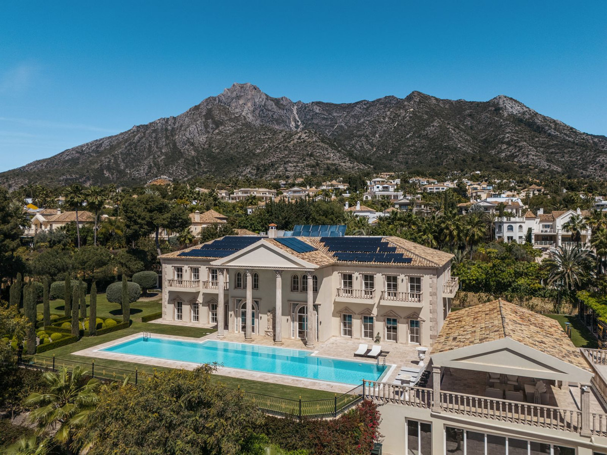 7 Bed, 7 Bath, HouseFor Sale, Sierra Blanca, Malaga
