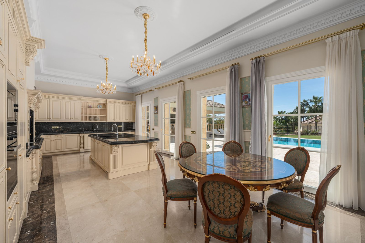 7 Bed, 7 Bath, HouseFor Sale, Sierra Blanca, Malaga