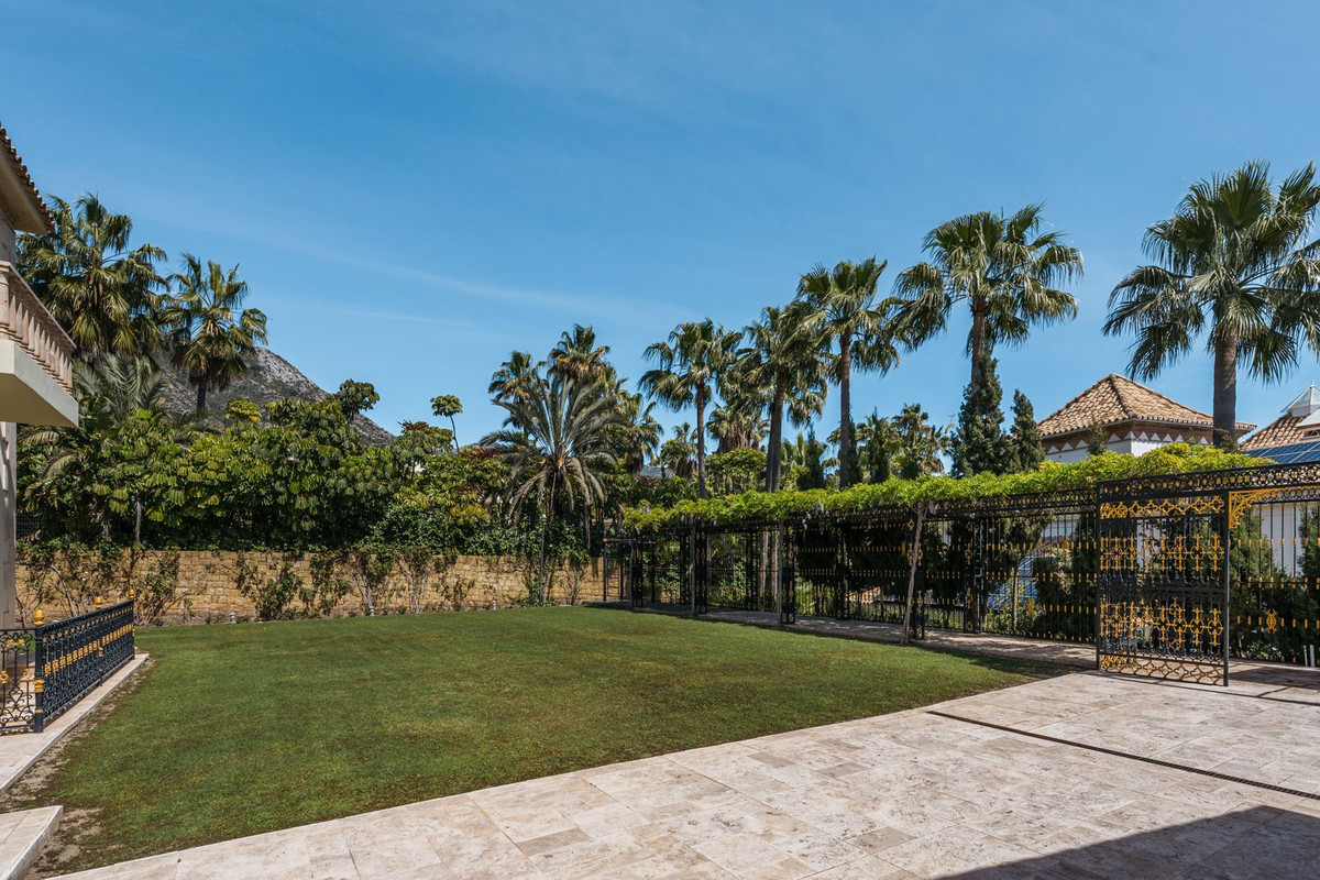 7 Bed, 7 Bath, HouseFor Sale, Sierra Blanca, Malaga