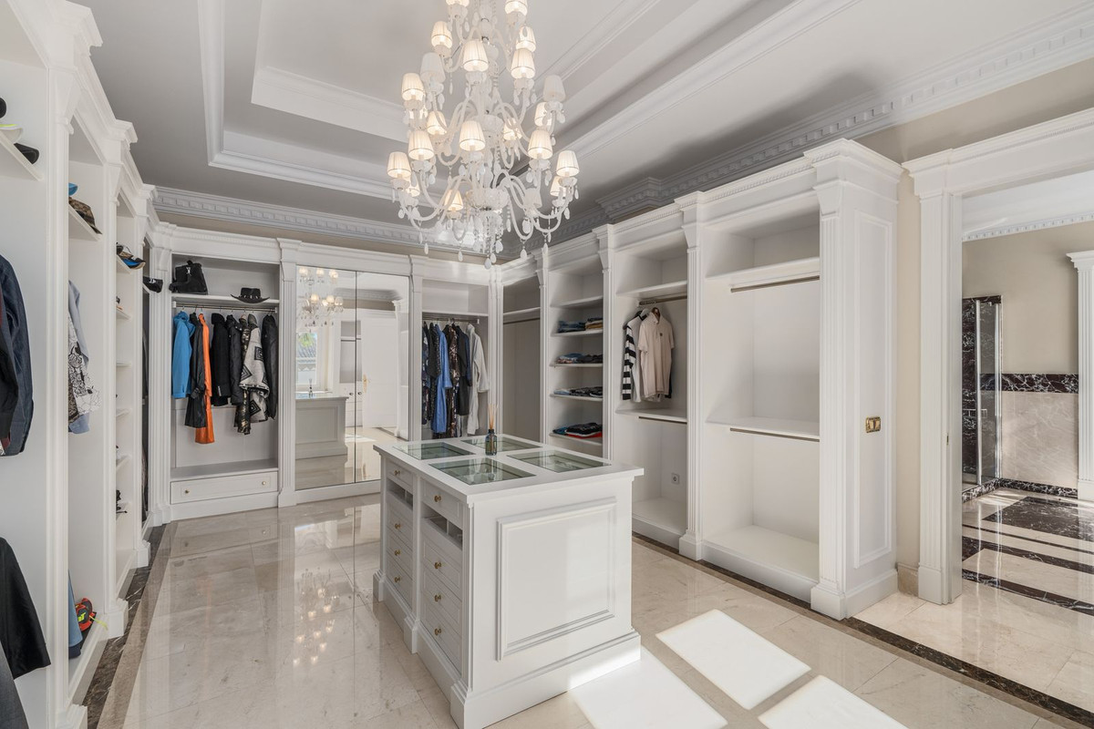 7 Bed, 7 Bath, HouseFor Sale, Sierra Blanca, Malaga