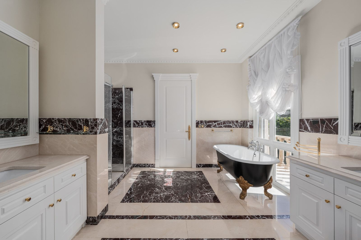 7 Bed, 7 Bath, HouseFor Sale, Sierra Blanca, Malaga