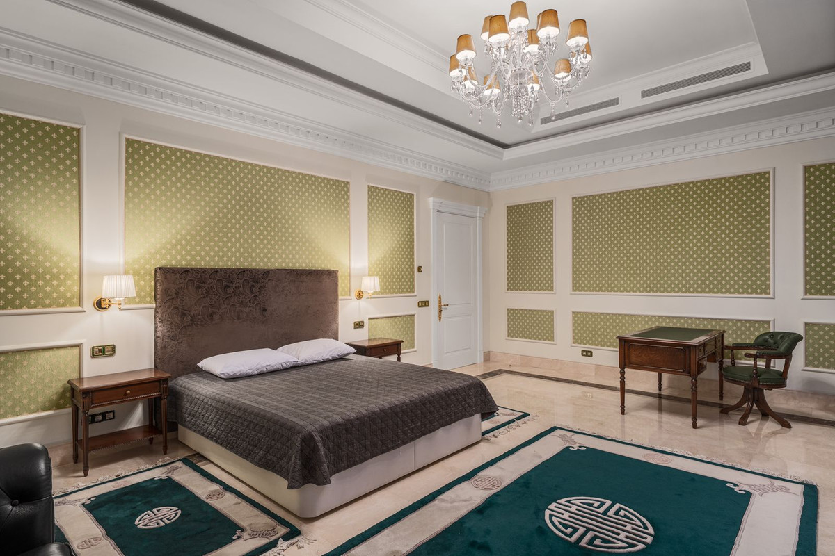 7 Bed, 7 Bath, HouseFor Sale, Sierra Blanca, Malaga