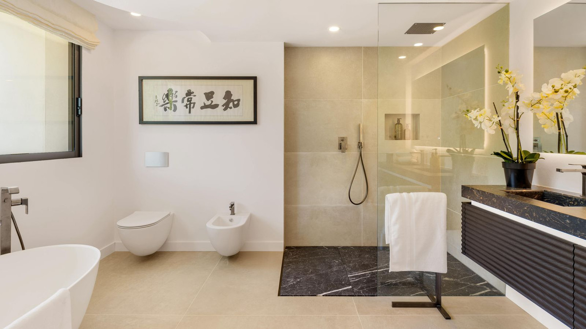 5 Bed, 5 Bath, HouseFor Sale, Nagüeles, Malaga