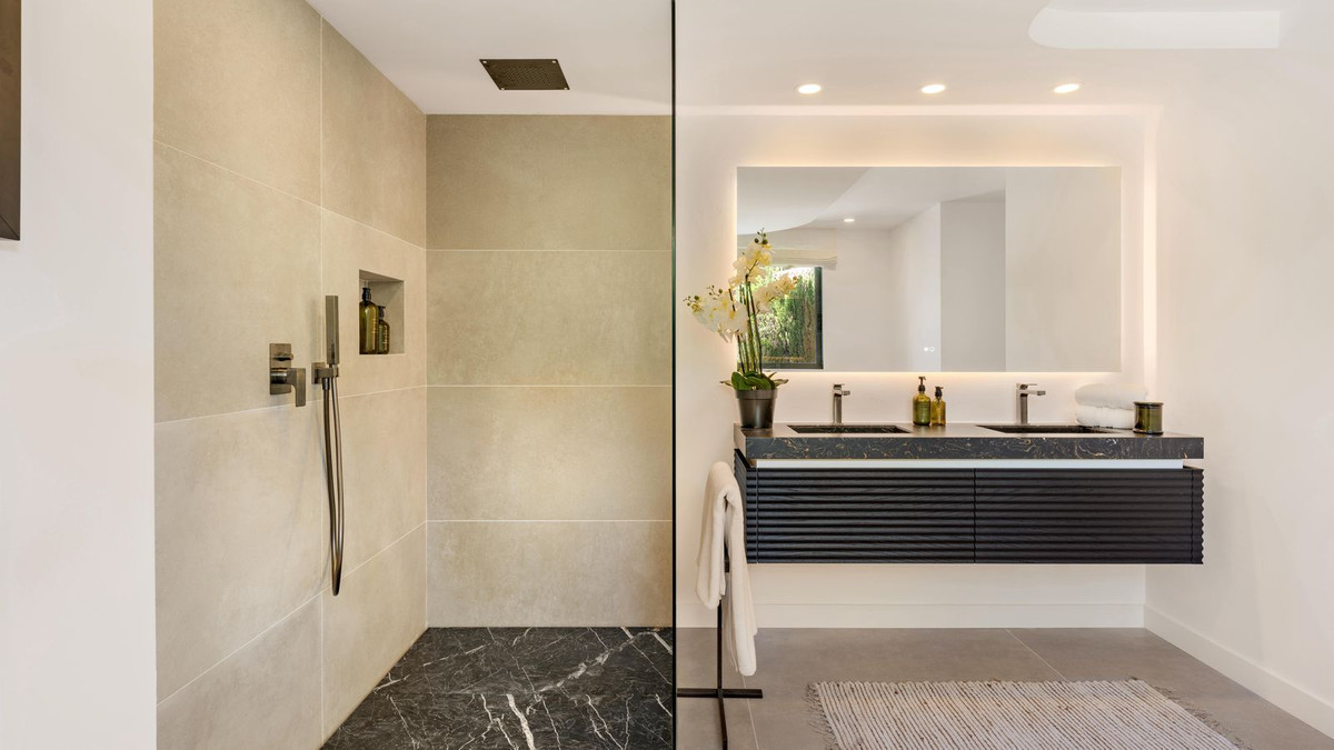 5 Bed, 5 Bath, HouseFor Sale, Nagüeles, Malaga