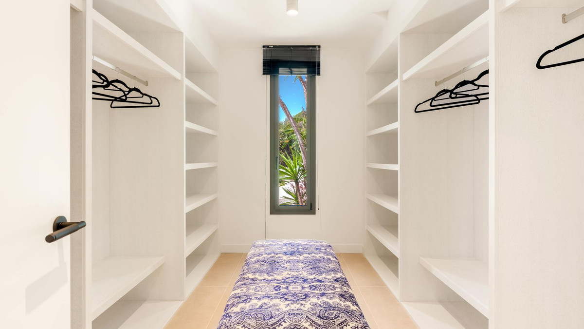 5 Bed, 5 Bath, HouseFor Sale, Nagüeles, Malaga