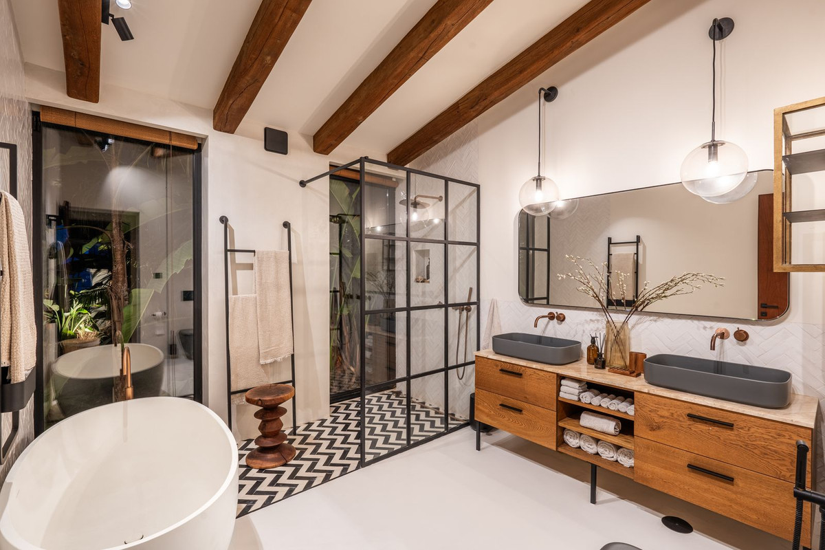 5 Bed, 7 Bath, HouseFor Sale, Nueva Andalucia, Malaga