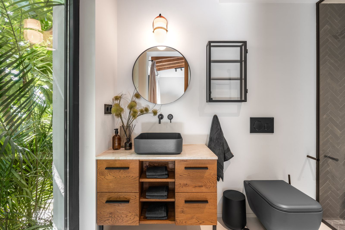 5 Bed, 7 Bath, HouseFor Sale, Nueva Andalucia, Malaga