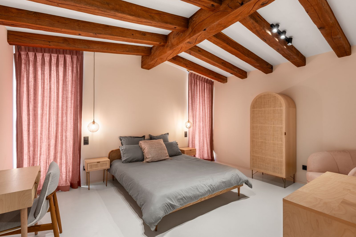 5 Bed, 7 Bath, HouseFor Sale, Nueva Andalucia, Malaga