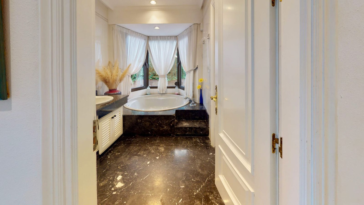 7 Bed, 7 Bath, HouseFor Sale, La Capellania, Malaga