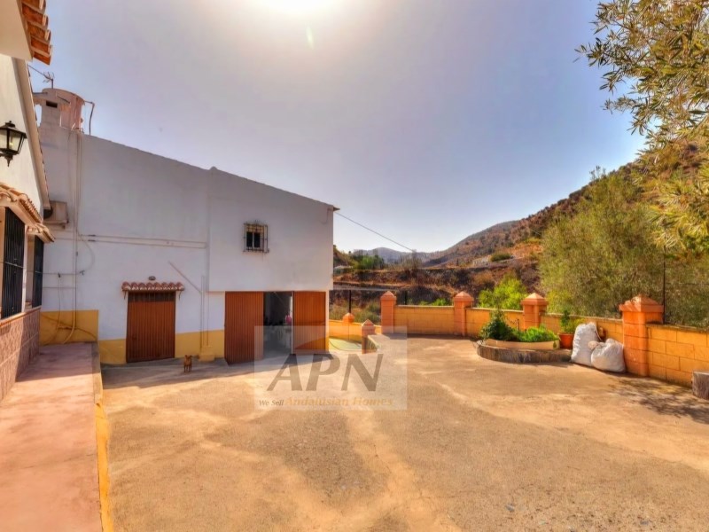 4 Bed, 2 Bath, HouseFor Sale, Álora, Malaga