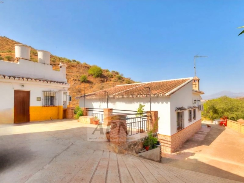 4 Bed, 2 Bath, HouseFor Sale, Álora, Malaga
