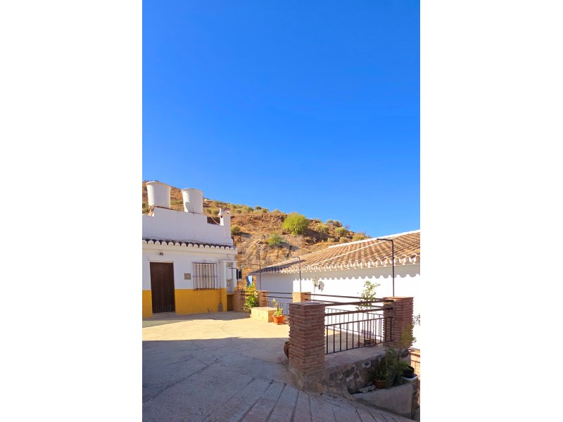 4 Bed, 2 Bath, HouseFor Sale, Álora, Malaga