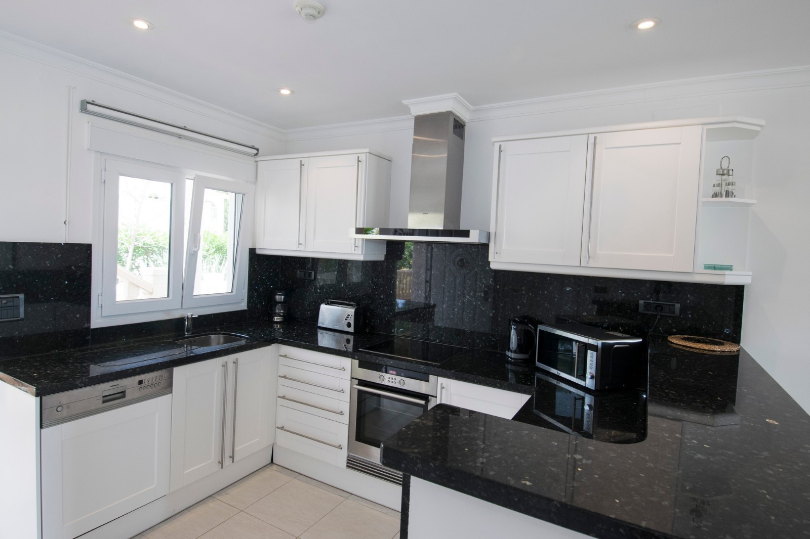 2 Bed, 1 Bath, ApartmentFor Sale, Benissa, Alicante