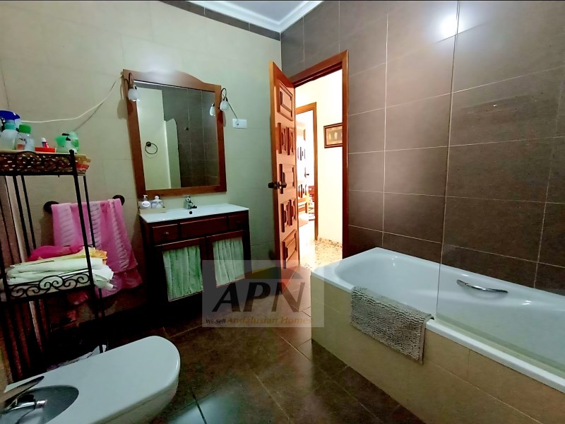 3 Bed, 2 Bath, HouseFor Sale, Álora, Malaga