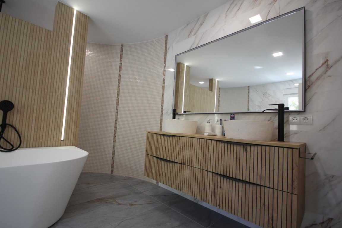 5 Bed, 4 Bath, HouseFor Sale, La Nucia, Alicante