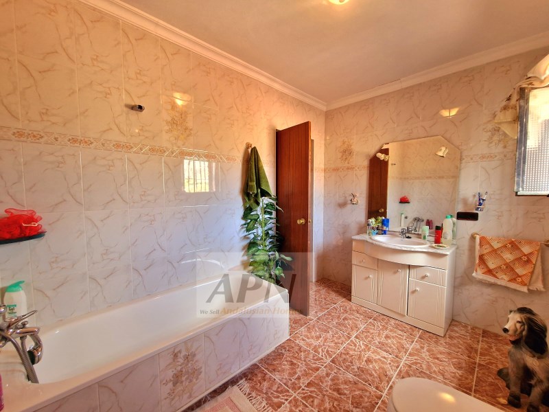 3 Bed, 2 Bath, HouseFor Sale, Álora, Malaga