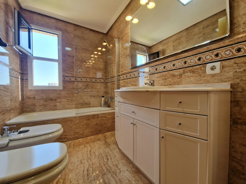 4 Bed, 3 Bath, ApartmentFor Sale, Benidorm, Alicante