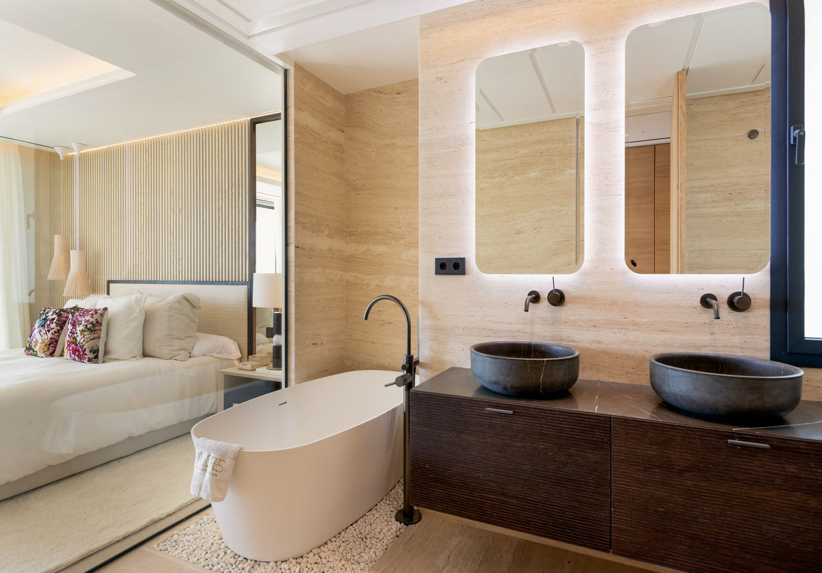 3 Bed, 3 Bath, ApartmentFor Sale, Estepona, Malaga