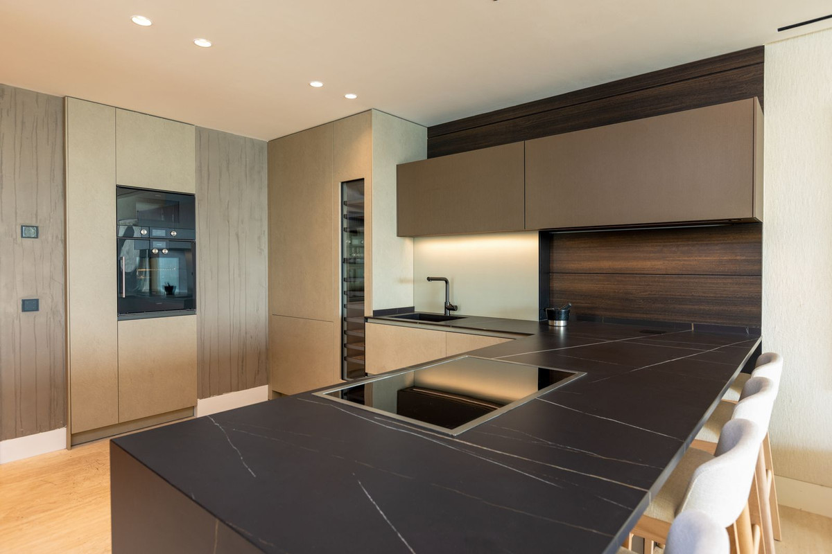 4 Bed, 3 Bath, ApartmentFor Sale, Estepona, Malaga