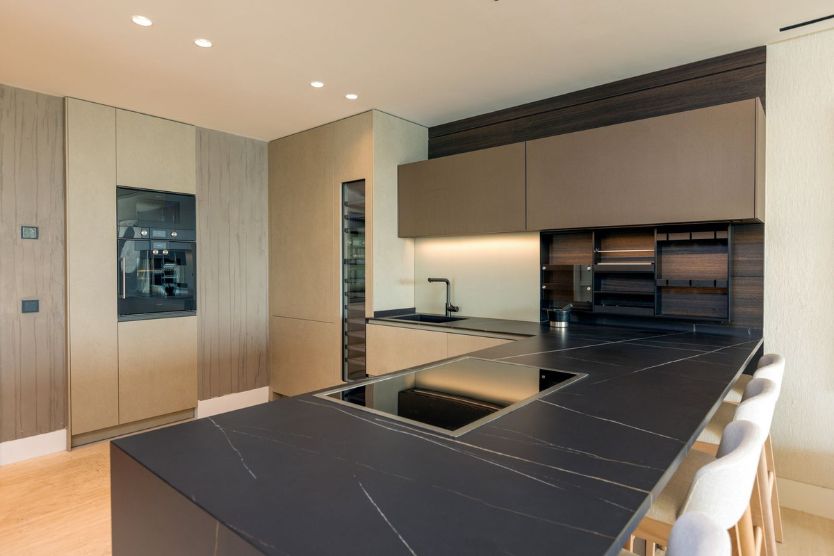 4 Bed, 3 Bath, ApartmentFor Sale, Estepona, Malaga